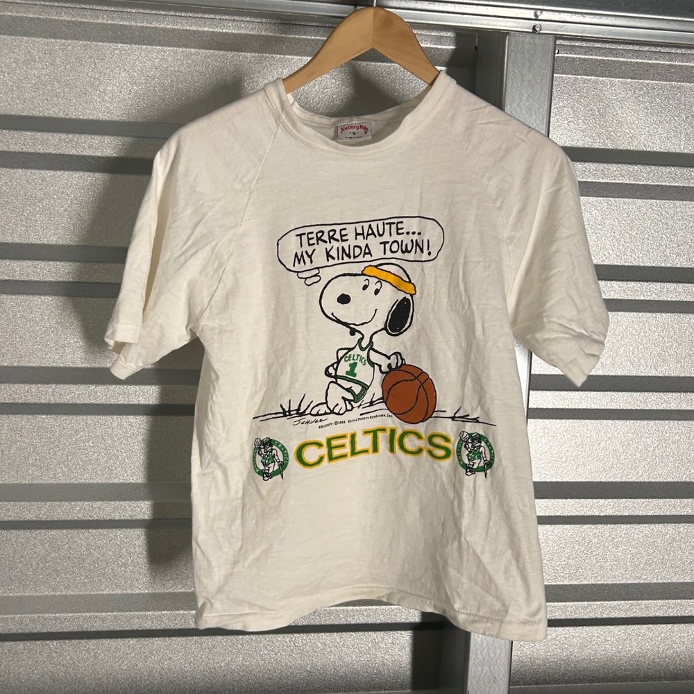 VINTAGE Nutmeg Mills T Shirt Mens S White Snoopy Boston Celtics NBA Peanuts 90s
